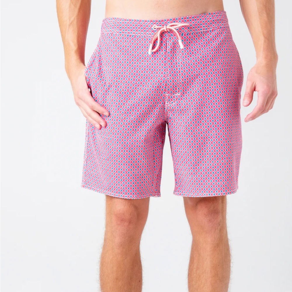 JOHNNIE-O MEN'S KARRATHA BOARD SHORT. Size Medium. Red/Pink Blue Swim Shorts.